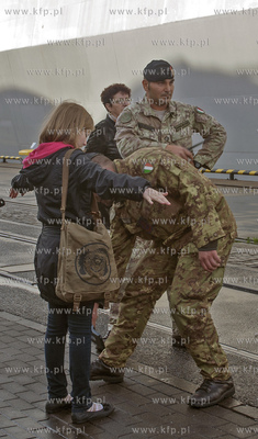 Zwiedzanie okretow NATO, bioracych udzial w manewrach...