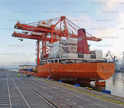 Nowe suwnice dla Baltyckiego Terminalu Kontenerowego...