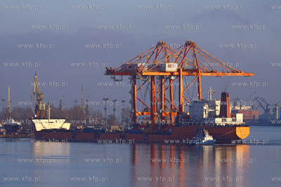 Nowe suwnice dla Baltyckiego Terminalu Kontenerowego...