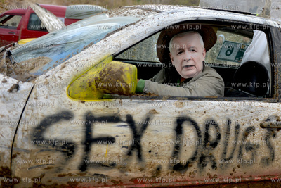 ZYWE TRUPY GRASOWAŁY W KOLIBKACH. Kolejna 14. juz...