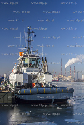 SD Tempest, holownik typu RotorTug z trzema pędnikami...