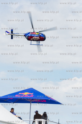Red Bull Konkurs Lotów w Gdyni. Nz. śmigłowcowiec...