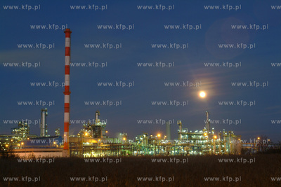 Rafineria Gdanska wieczorowa pora.19.12.2002fot....