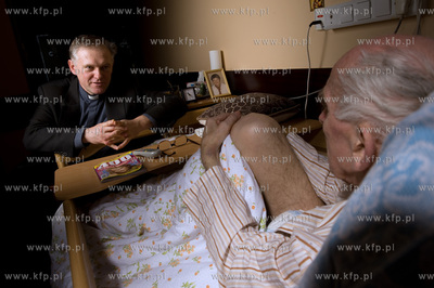 Ks. Piotr Krakowiak - krajowy duszpasterz hospicjow...