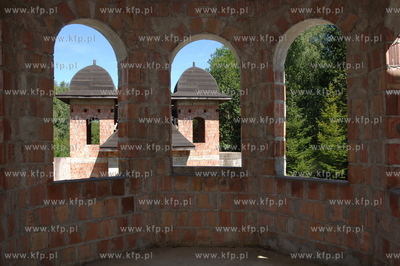 Wnetrze zamku w Lapalicach, polozonego miedzy Chmielnem...