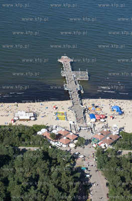 Gdansk Brzezno z lotu ptaka. Molo i plaza na granicy...