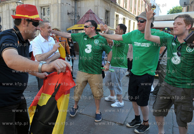 Ulice Dluga i Dlugi Targ w Gdansku dzien przed meczem...