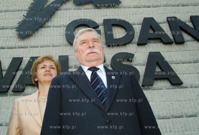 Lech i Danuta Walesowie podczas uroczystosci nadania...