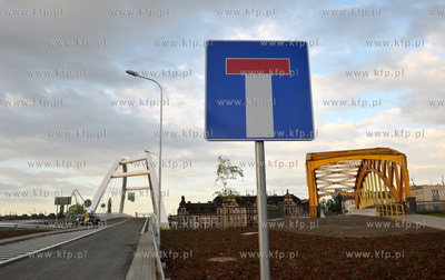 Oddany do uzytku 67 metrowy wiadukt nad magistrala...
