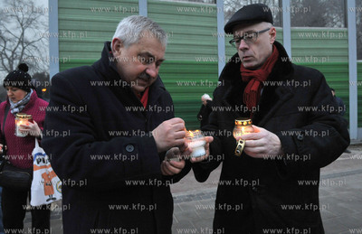 Dzien Zolnierzy Wykletych. Akcja palenia zniczy na...