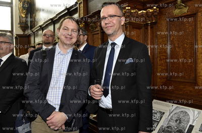 Gdańsk, Dwór Artusa. Noworoczna lampka szampana,...