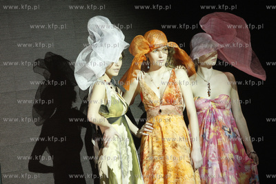 Gdansk. Gala Bursztynu i Mody Amberif 2011. Nz  pokaz...