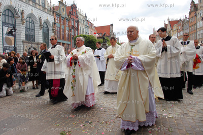 Gdansk. Procesja glowna Bozego Ciala. Nz abp Slawoj...