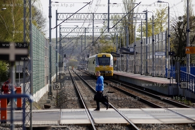 Gdansk Orunia. Przejazd kolejowy miedzy ul. Goscinna...
