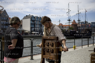 Gdańsk. Spichlerz Królewski na Ołowiance. Pokaz...