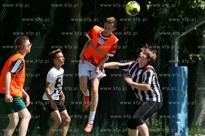 Gdansk Zaspa. Pilkarski turniej dzikich druzyn Do przerwy...