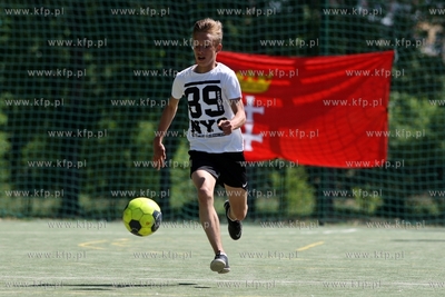 Gdansk Zaspa. Pilkarski turniej dzikich druzyn Do przerwy...