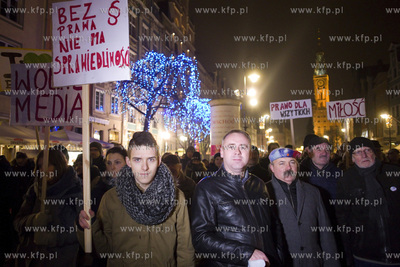 Gdańsk. Długi Targ. Protest studentów i studentko...