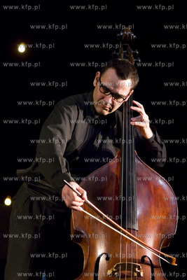 Opera Bałtycka. Opera TU  ! TU ! Choć cztery struny...