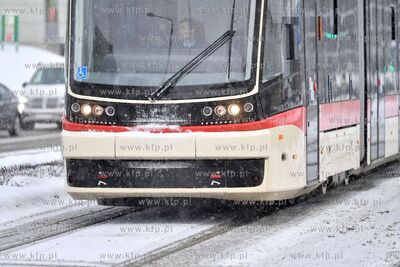 Zima w Gdańsku. Przystanek autobusowo - tramwajowy...