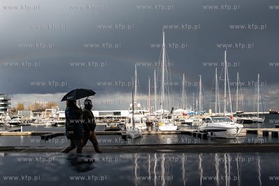 Tęcza nad Mariną Yacht Park w Gdyni. 5.05.2021 /...