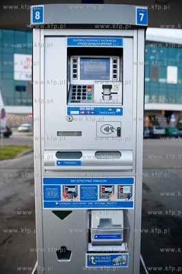 Gdansk. Wrzeszcz. Samoobsllugowa stacja paliw Neste...