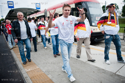 Gdansk. Niemieccy, Greccy i Polscy kibice udajacy sie...