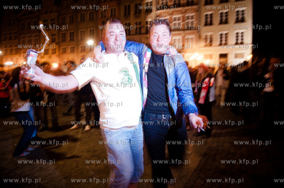 Gdansk. Dlugi Targ. Kibice niemieccy, greccy i polscy...