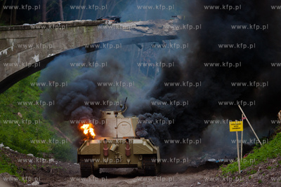 Wyburzanie Mostku Weisera na gdanskiej Strzyzy. Rozbiorke...