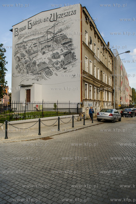 Gdańsk. Wrzeszcz. Remontowana kamienica przy ul Białej,...