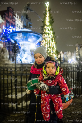 Gdańsk. Długi Targ. Pikieta - Solidarnie przeciwko...