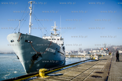 Port Wojenny w Gdyni Oksywiu. ORP Arctowski z grupą...