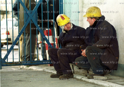 Trzeci dzien strajku w Stoczni Gdynia S.A.19.02.2002fot....