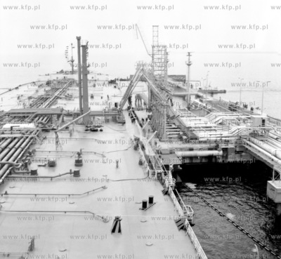 Zbiornikowiec Zawrat w Porcie Polnocnym w Gdansku....