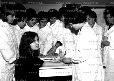 Zajecia edukacyjne w Szkole Medycznej Pilęgniarstwa...