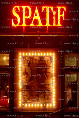 Sopot noca. Nz Budynek legendarnego SPATiF-u przy Moncaku
08.12.2006
Fot....