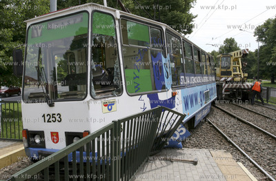 Gdansk.Tramwaj linii 12 wypadl z szyn kolo Opery Baltyckiej.

13.07.2008

Sebastian...