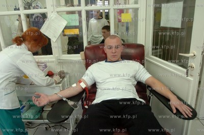 Kilkudziesieciu marynarzy, z usteckiego CSMW, oddalo...