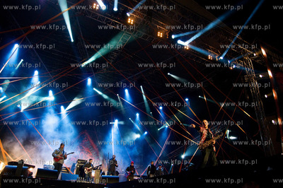 WOSP, Krakow. Scena muzyczna. Zespol Skangur. Nz. Skangur...