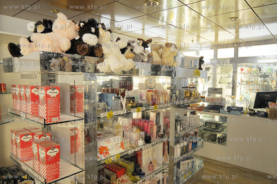 Gdynia. Do nabrzeza w Baltyckim Terminalu Kontenerowym...