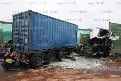 Gdynia. Z niewyjasnionych przyczyn samochod ciezarowy...