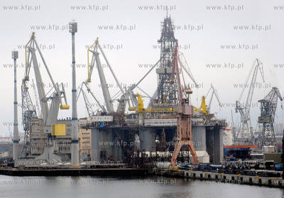 Stocznia Gdynia S.A. Widok od strony Estakady Kwiatkowskiego....