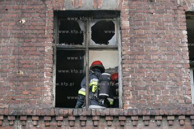 Pozar budynku przy ul. Starowiejskiej 11 w Gdansku-Letnicy....