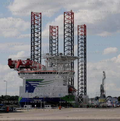Gdansk. Nabrzeze Obroncow Westerplatte. Zbudowany w...