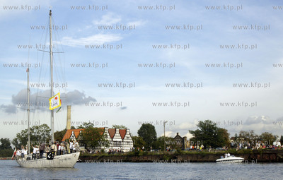 V Zlot Oldtimerow w Gdansku. Parada na Motlawie 26.08.2012...