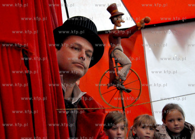 Kwidzyn. Wystep wegierskiego teatru lalkowego Tintalo...