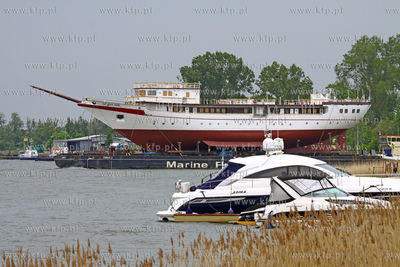 Transport kadluba do portu wewnetrzego w Gdansku szkolnego...