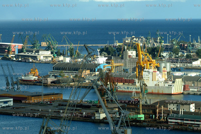 Port Gdynia 14.09.2002 fot. Wojtek Jakubowski /KFP
