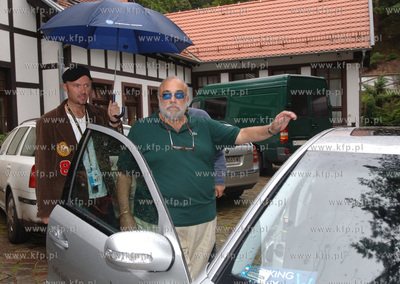 Sopot Festiwal 2006. Demis Roussos wsiada do samochodu...