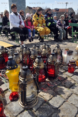 Transmisja uroczystosci pogrzebowych ofiar katastrofy...